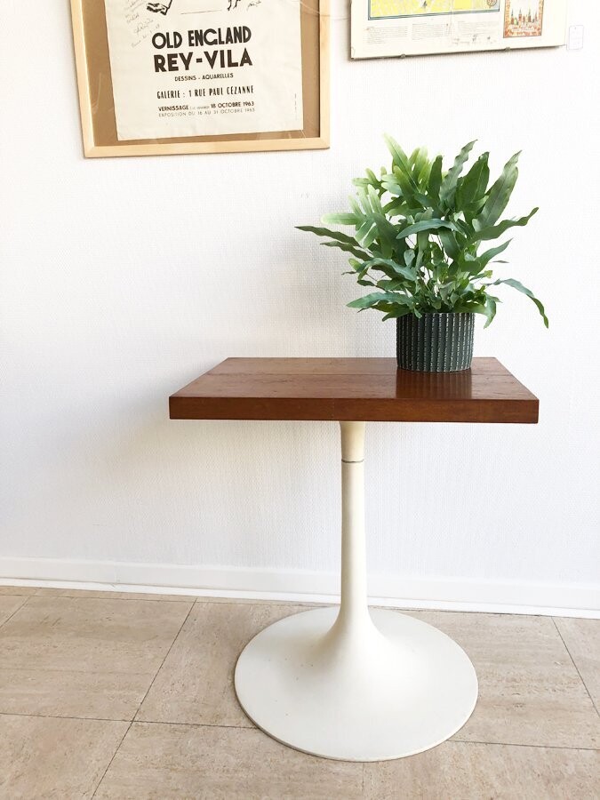Table guéridon pied tulipe, années 70