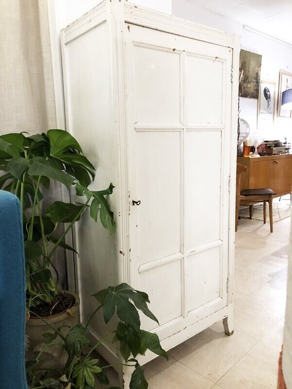 Armoire parisienne vintage blanche, 1930