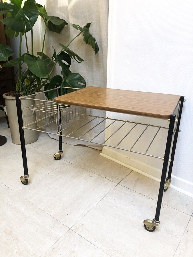 Table porte vinyles à roulettes, 1970