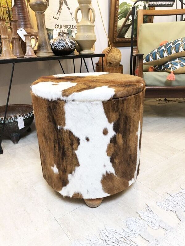Coffre ou tabouret en peau de vache, 1970
