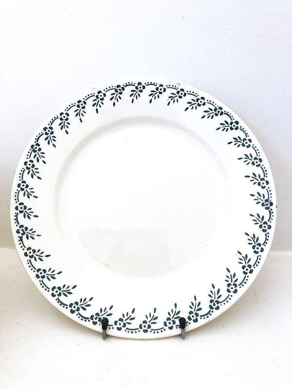 Assiette plate terre de fer, modele fleuri vert