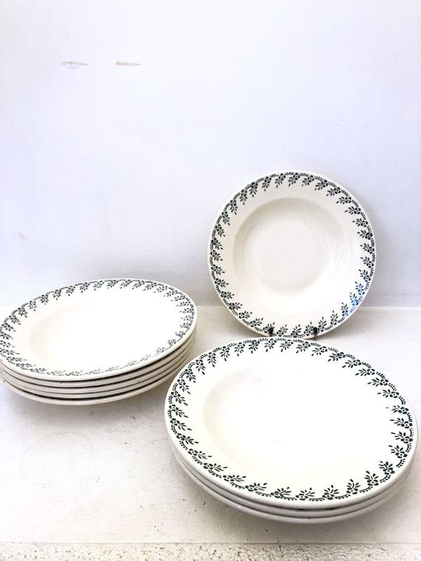 9 assiettes creuses, terre de fer