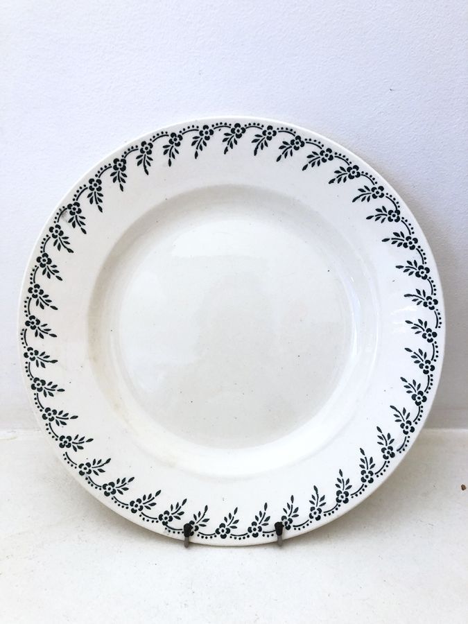 Plat terre de fer fleuri