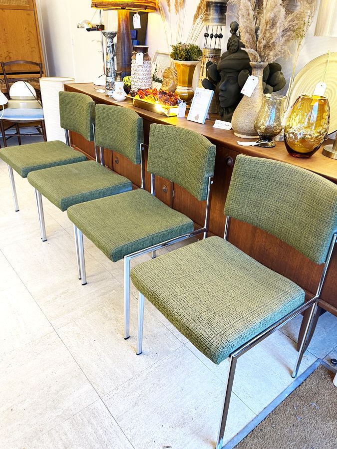 4 chaises Kvadrat kaki et chrome, 1970