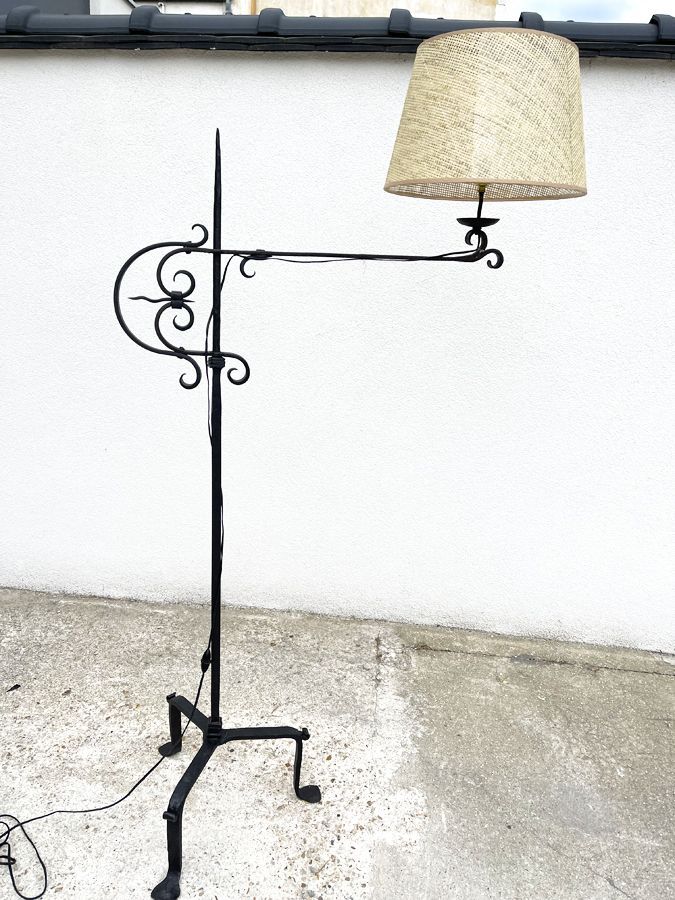 Lampadaire en fer forgé et cannage, 1970