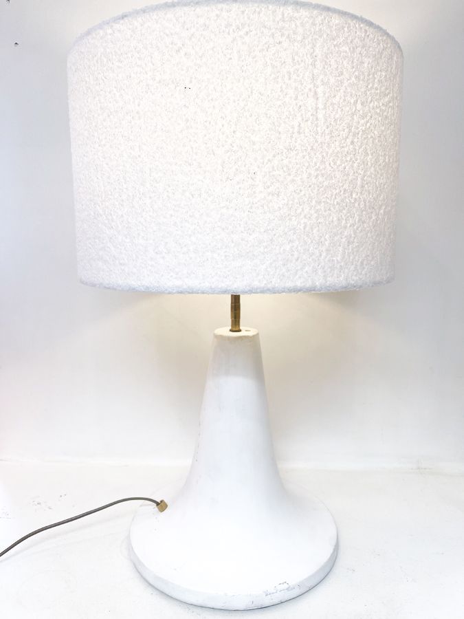 Lampe artisanale, pied plâtre et abat jour bouclette
