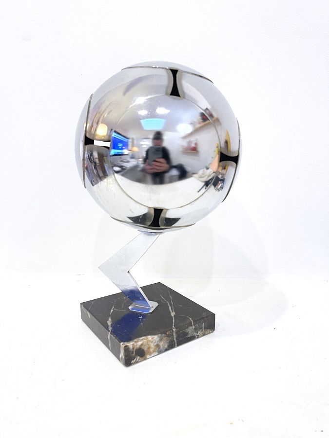 Trophée de foot vintage sur marbre– circa 1970