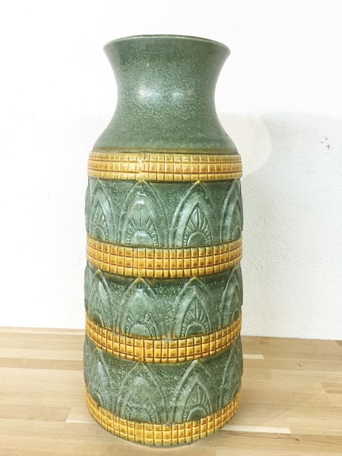 Grand vase West Germany en céramique à décor géométrique vert et ocre – Années 70 Grand vase West Germany en céramique à décor géométrique vert et ocre – Années 70