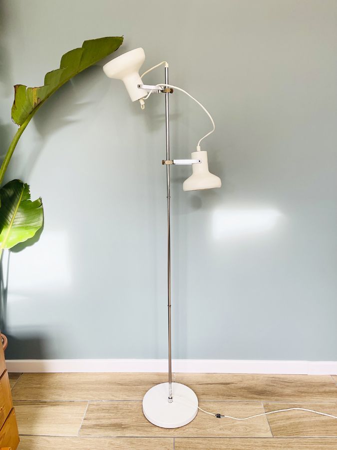 Lampadaire en métal chromé et blanc, circa 1970