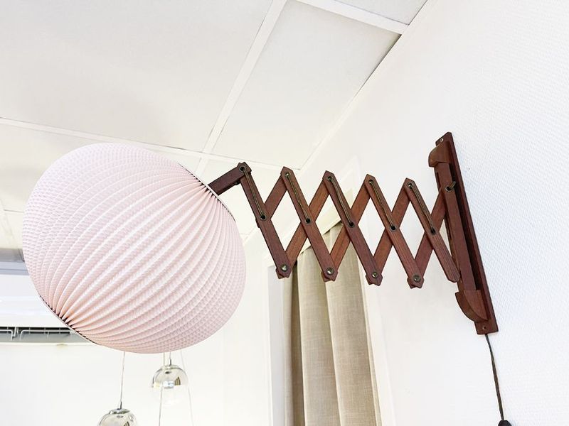 Applique accordéon scandinave en teck – abat-jour cocon années 60