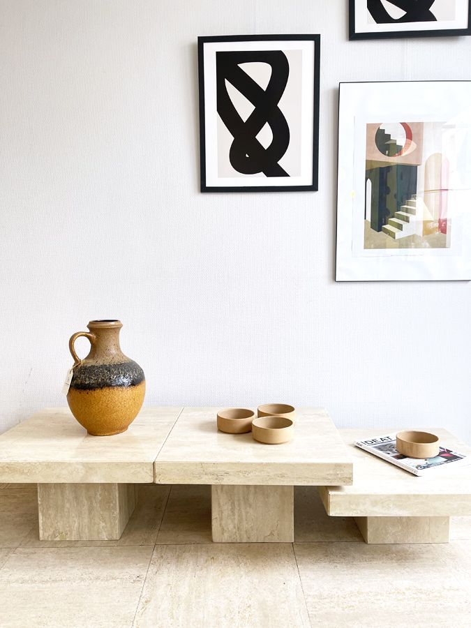 Table basse modulable en travertin – design sculptural années 70 Table basse modulable en travertin – design sculptural années 70