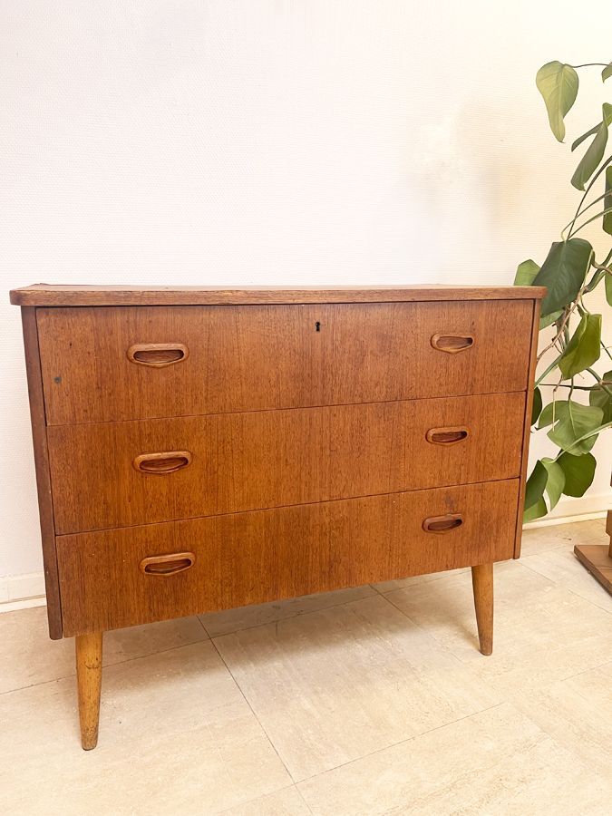 Petite commode scandinave vintage en teck – années 60
