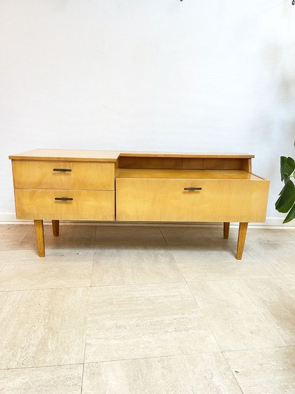 Coiffeuse basse vintage en bois blond – meuble moderniste années 50/60 Coiffeuse basse vintage en bois blond – meuble moderniste années 50/60