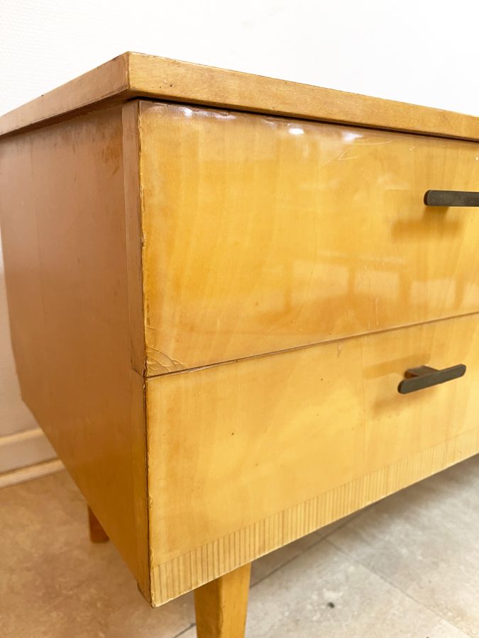 Coiffeuse basse vintage en bois blond – meuble moderniste années 50/60