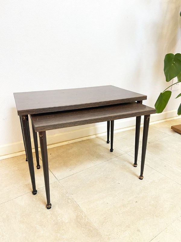 Paire de tables gigognes vintage en formica, 1970 Paire de tables gigognes vintage en formica, 1970