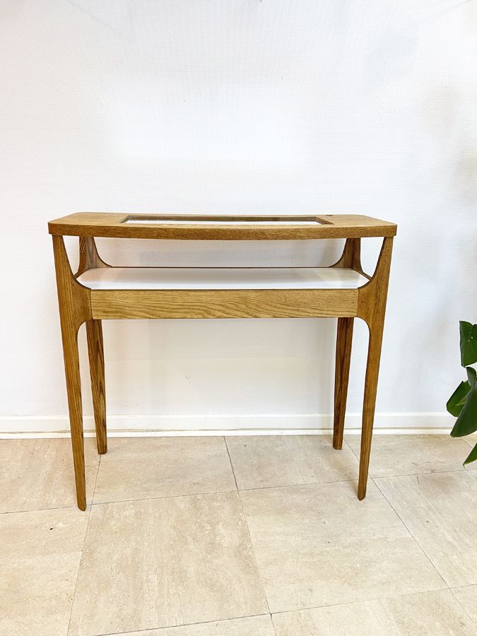 Petite console contemporaine en bois teinté noyer