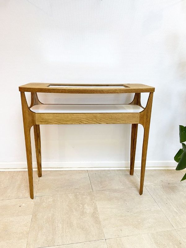 Petite console contemporaine en bois teinté noyer Petite console contemporaine en bois teinté noyer