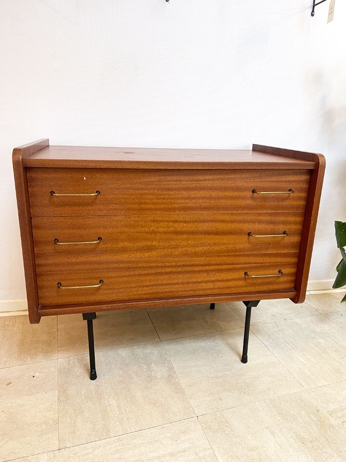 Commode vintage plaquage teck – circa 1970 Commode vintage plaquage teck – circa 1970