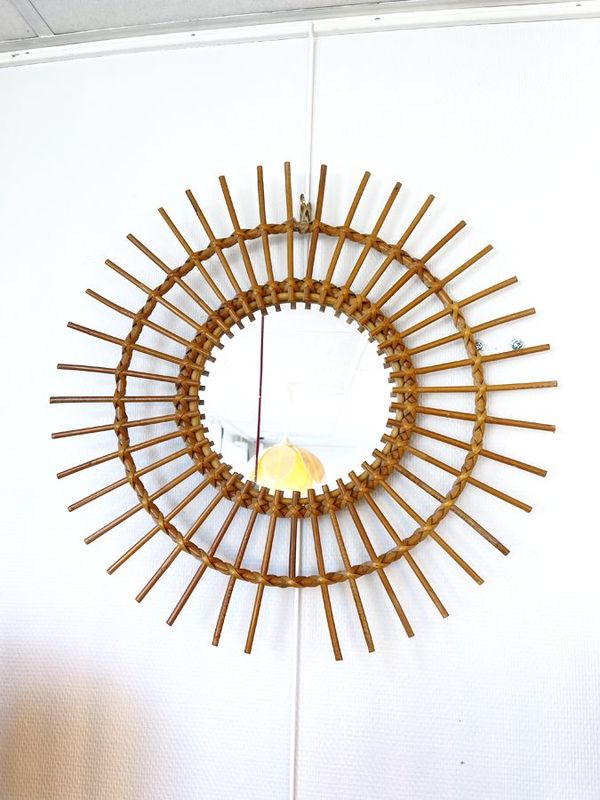 Miroir soleil en rotin tressé, années 60-70 Miroir soleil en rotin tressé, années 60-70