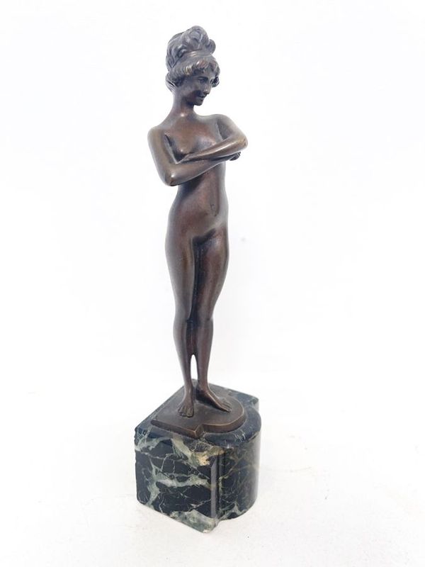 Statuette Art déco en bronze – Modèle féminin attribué à Paul Philippe, édition H. Hudès Statuette Art déco en bronze – Modèle féminin attribué à Paul Philippe, édition H. Hudès