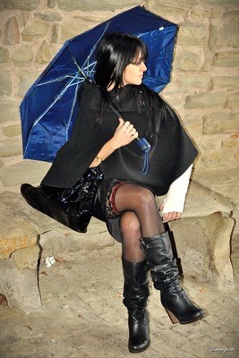 Elisa SS - VIDEO 04: Walking in the rain