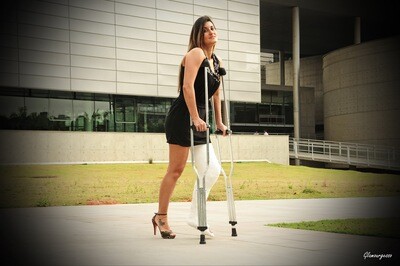 Viviana LLC - VIDEO 02: Crutching on heels