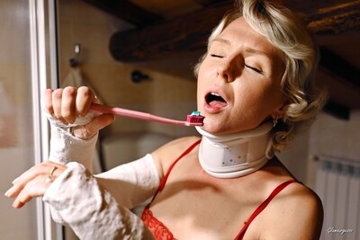 SVITLANA DLAC - VIDEO 01: Broke my arms, sucks a lot
