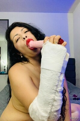 Saphira Medical LAC - VIDEO 04: Sucking and fucking my toy