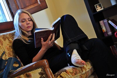 Svitlana Aircast - VIDEO 03: Relaxing before heels