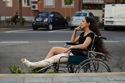Alessia LLC+LAC - VIDEO 06: Arm free, immobilized leg