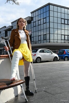 Svitlana HS - VIDEO 06: Crutching with broken femur