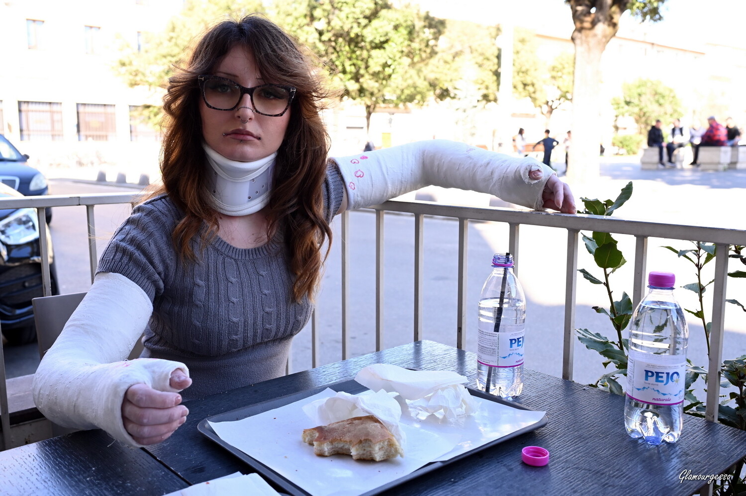 Sara DLATS - VIDEO 06: Feed me, please