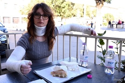 Sara DLATS - VIDEO 06: Feed me, please