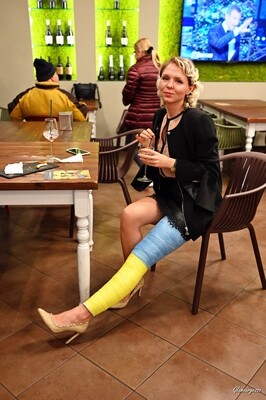Svitlana Yellow-Blue CLC - VIDEO 06: At bar in high heels