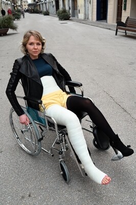 Svitlana HS - VIDEO 03: Out downtown in wheelchair