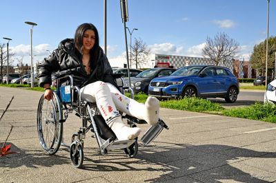 Aurora DLLC - VIDEO 04: Out in wheelchair on my own