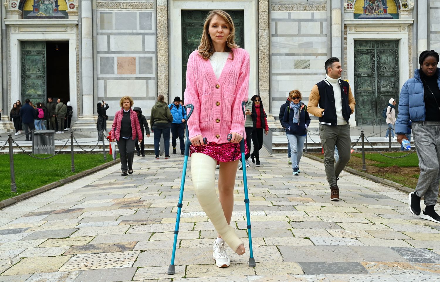 Svitlana LLC 2024 - VIDEO 04: Broken leg tourist guide