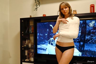 Svitlana Velpeau - VIDEO 05: Sexy at home, classy outdoor