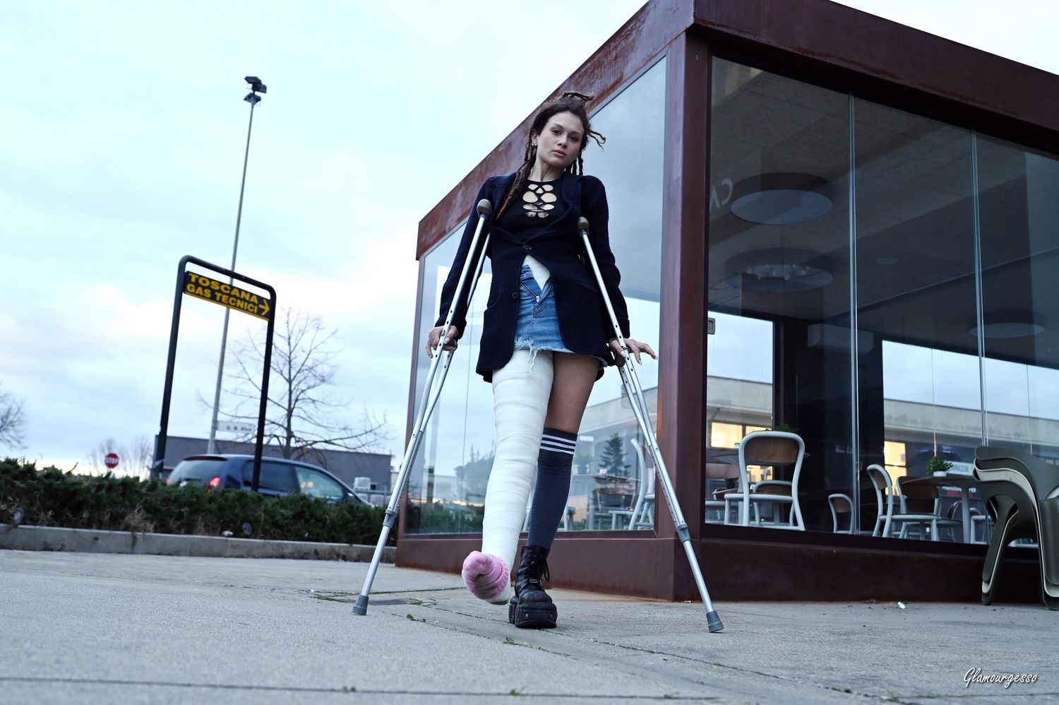 Yesmin HS - VIDEO 03: Nightwalk on crutches