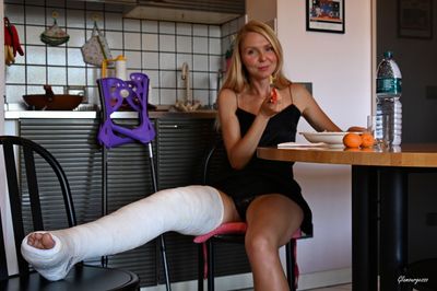 Svitlana LLC 2025 - VIDEO 02: Sexy housewife