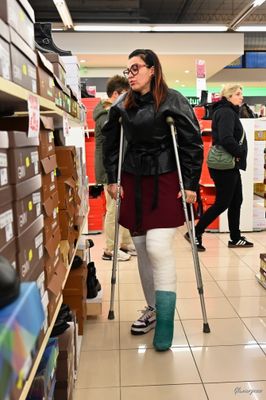 Diana LLC - VIDEO 05: Casual in the shoe store