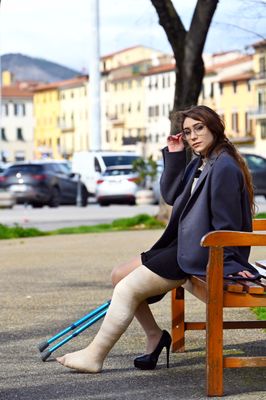 Ambra LLC - VIDEO 03: Help me! I’ve a pebble in my cast