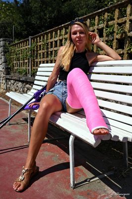 Svitlana Pink LLC - VIDEO 01: Look at my extremely angled ankle