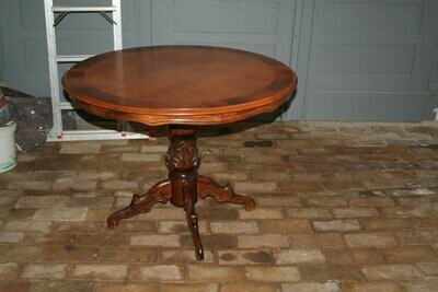 Antiker Runder Tisch mit sehr schöner Platte