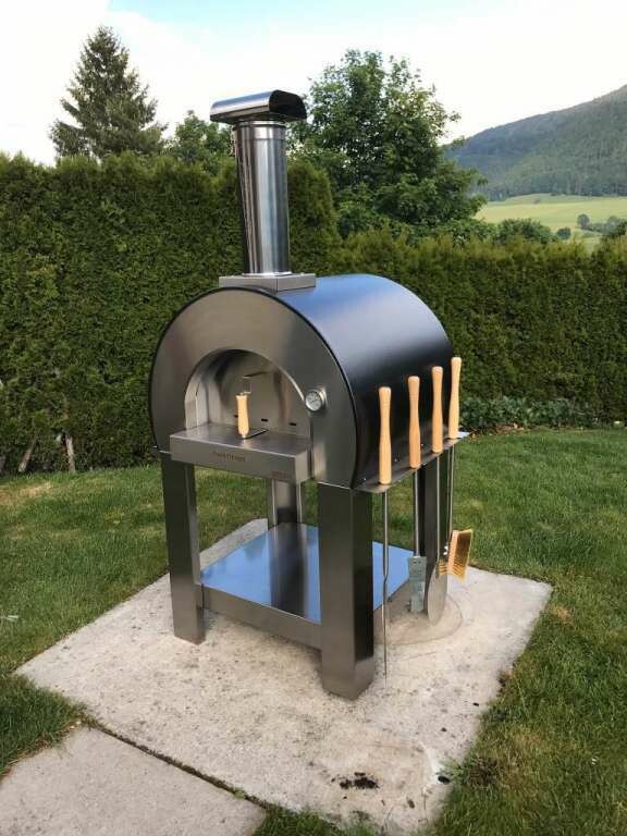 Verona wood-fired pizza oven