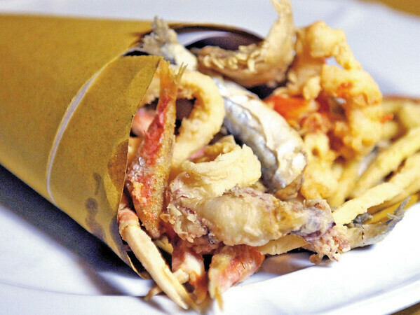 Cono di fritto (pesce, olive ascolane)