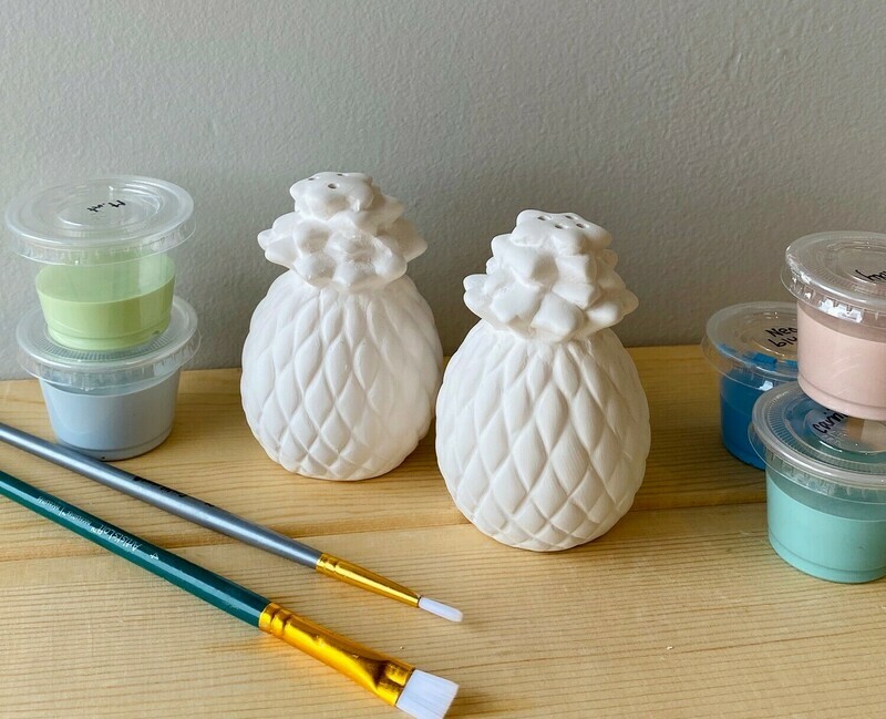 D/c&#39;d Pineapple Salt and Pepper Shakers