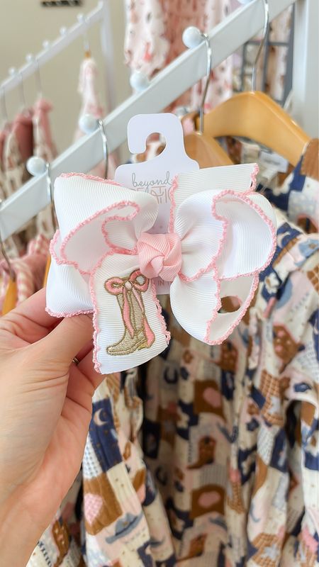 Embroidered Boot Light Pink Crochet Edge Hair Bow