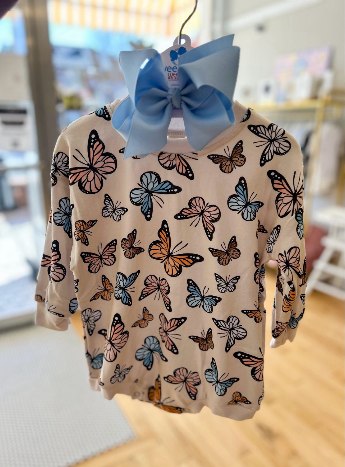 Butterflies Sweatshirt Bubble