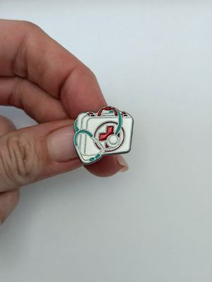 Sagė vaistų dėžutė su stetoskopu